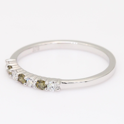 Motif green and white diamond stackable ring