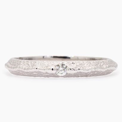 Injidup white diamond textured band ring