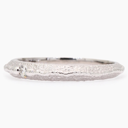Injidup white diamond textured band ring