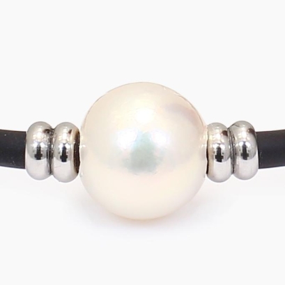 Kai white freshwater pearl neoprene bracelet