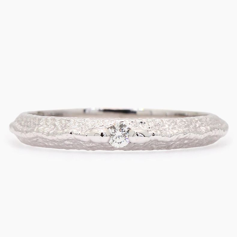 Injidup white diamond textured band ring