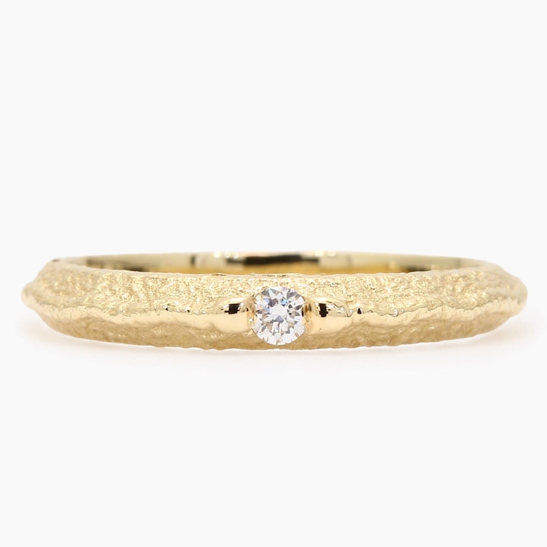 Injidup white diamond textured band ring