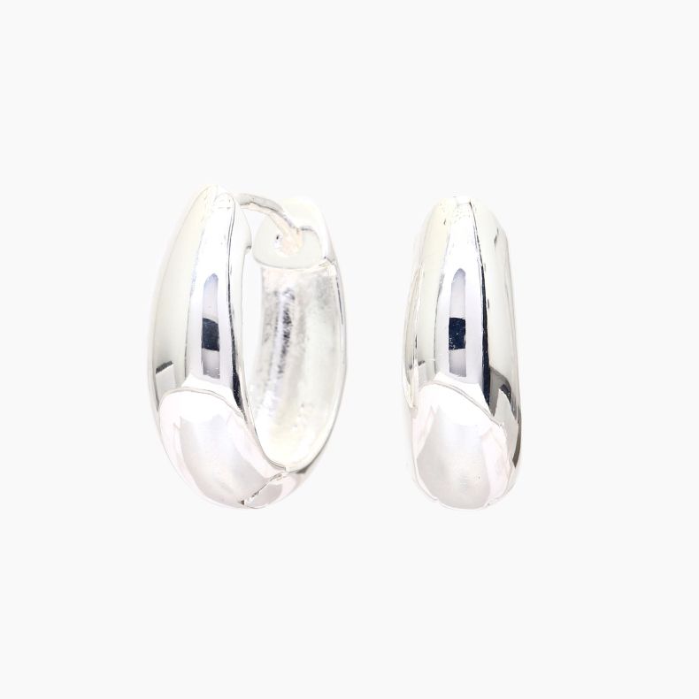 Annalise 16mm oval huggie earrings