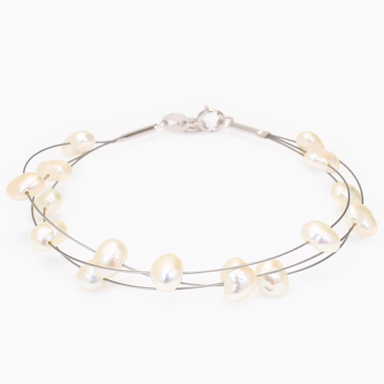 Cordelia white pearl baroque bracelet