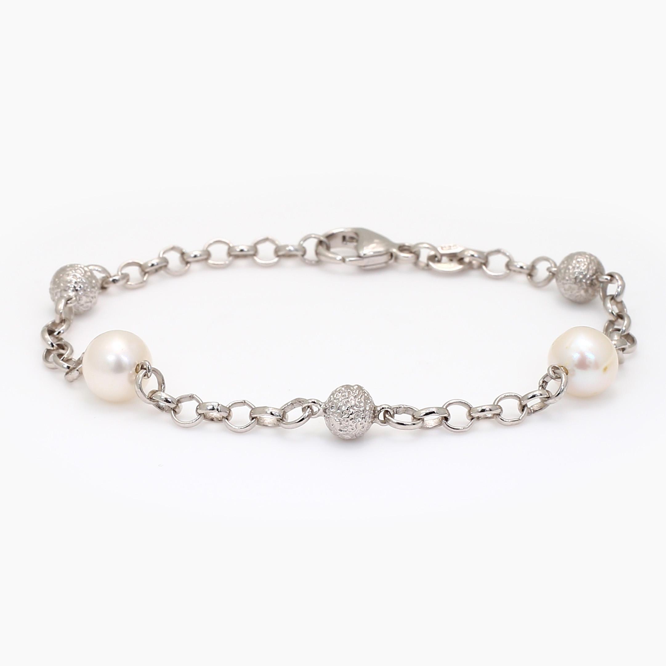 Walpole quandong and white pearl bracelet