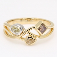 Kermesse oval pear and princess-cut rainbow diamond ring