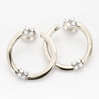 Fluttering white diamond circle stud earrings