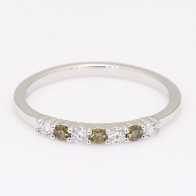 Motif green and white diamond stackable ring