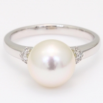 Alabaster white South Sea pearl and yellow and white diamond ring