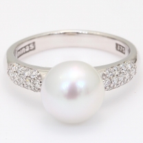 Winter white South Sea pearl and white diamond ring
