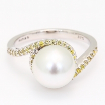Chiffon white South Sea pearl and yellow diamond ring