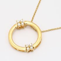 Fluttering white diamond circle necklace