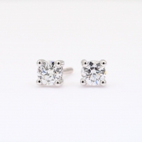 Sparkling 0.40 carat white diamond stud earrings
