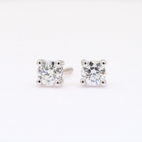 Sparkling 0.40ct white diamond stud earrings