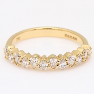 Nelis pear-cut white diamond stackable ring
