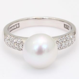 Winter white South Sea pearl and white diamond ring