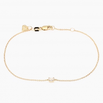 Sparkling oval-cut white diamond bracelet