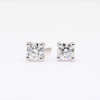 Sparkling 0.40 carat white diamond stud earrings