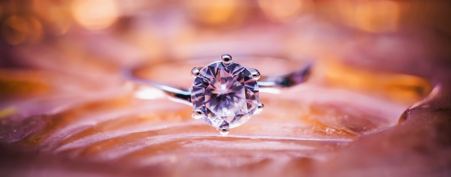 Is Your Diamond Real Or Fake? How To Tell If A Diamond Is Real!